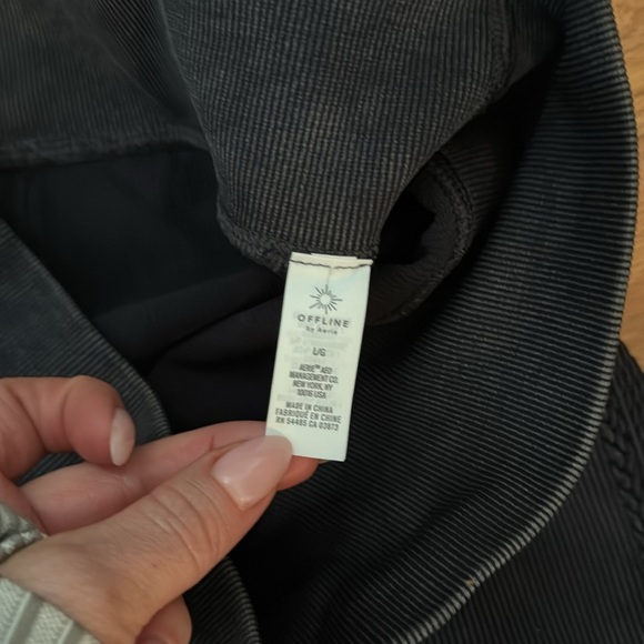 Aerie | charcoal gray/black leggings | ribbed | stretch | size L - Picture 2 of 4